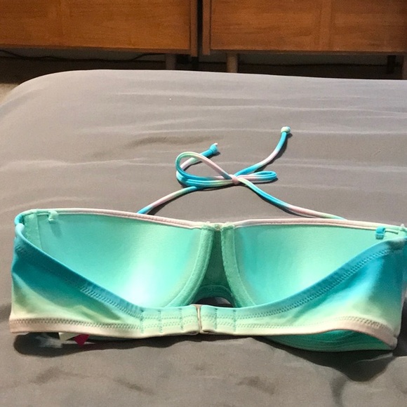 Victoria’s Secret swim top Sz 34C - Picture 2 of 6